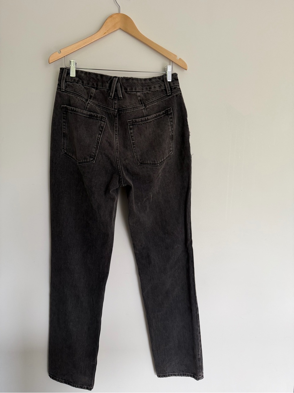 Good American Black Straight Leg Jeans | Distressed Knee | Size 8/29 - Picture 8 of 8